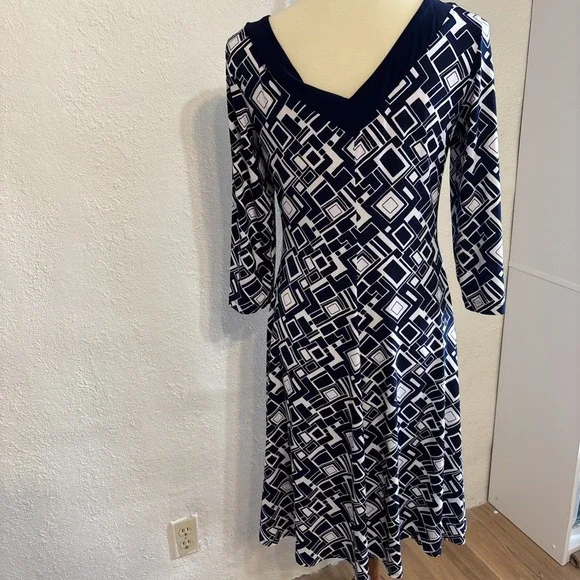 SCARLETT Women Size 10 Multicolor V Neck 3/4 Sleeve A Line Dress Stretchy Navy - Picture 2 of 5